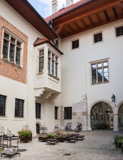 Pałac Biskupa Erazma Ciołka - dziedziniec
